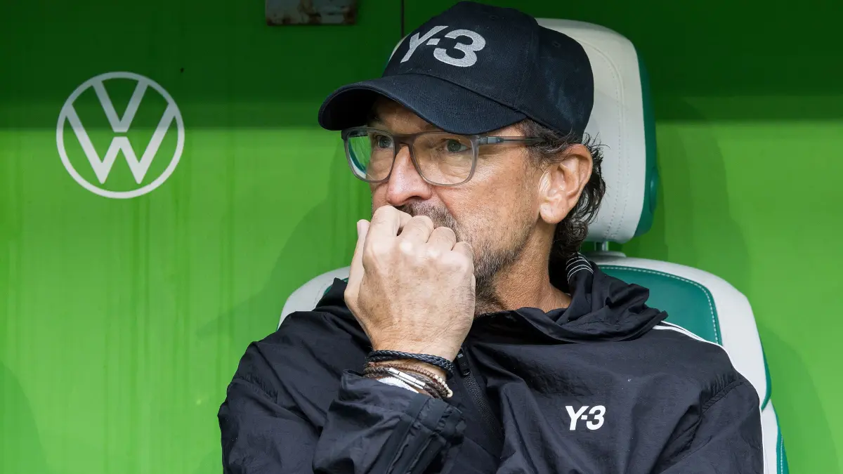 2. BL - 2026/2027 - Sp. 4 - VfL Wolfsburg gegen FC Energie Cottbus: Wolfsburg, Deutschland 05. September 2026:
2. BL - 2026/2027 - Sp. 4 - VfL Wolfsburg gegen FC Energie Cottbus
Im Bild: Trainer Claus-Dieter Wollitz (Energie Cottbus)
/// DFL / DFB regulations prohibit any use of photographs as image sequences and/or quasi-video. ///
