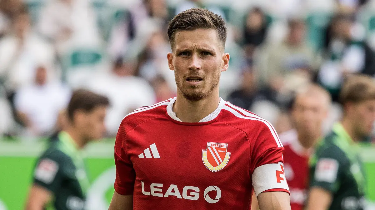 2. BL - 2026/2027 - Sp. 4 - VfL Wolfsburg gegen FC Energie Cottbus: Wolfsburg, Deutschland 05. September 2026:
2. BL - 2026/2027 - Sp. 4 - VfL Wolfsburg gegen FC Energie Cottbus
Im Bild: Axel Borgmann (Energie Cottbus)
/// DFL / DFB regulations prohibit any use of photographs as image sequences and/or quasi-video. ///