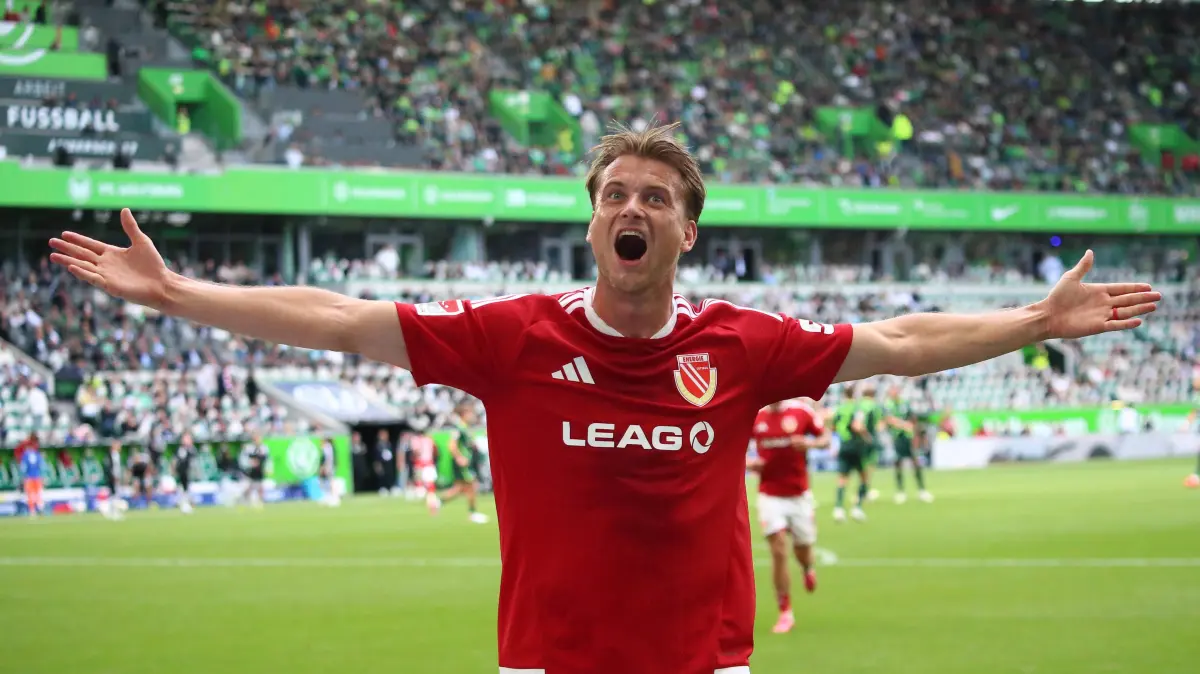 Deutschland:Fussball 2.Bundesliga 2026/2027, 4.Spieltag VfL Wolfsburg vs Energie Cottbus - Volkswagen Arena (Wolfsburg):: Deutschland:Fussball 2.Bundesliga 2026/2027, 4.Spieltag VfL Wolfsburg vs Energie Cottbus - Volkswagen Arena Wolfsburg: Freude, Emotionen, Jubel Moritz Hannemann Energie Cottbus, 11 *** Germany Soccer 2. Bundesliga 20262027, Matchday 4: VfL Wolfsburg vs. Energie Cottbus, Volkswagen Arena, WolfsburgJoy, Excitement, CheersMoritz Hannemann, Energie Cottbus, 11 Copyright: xAymanxAlahmedx