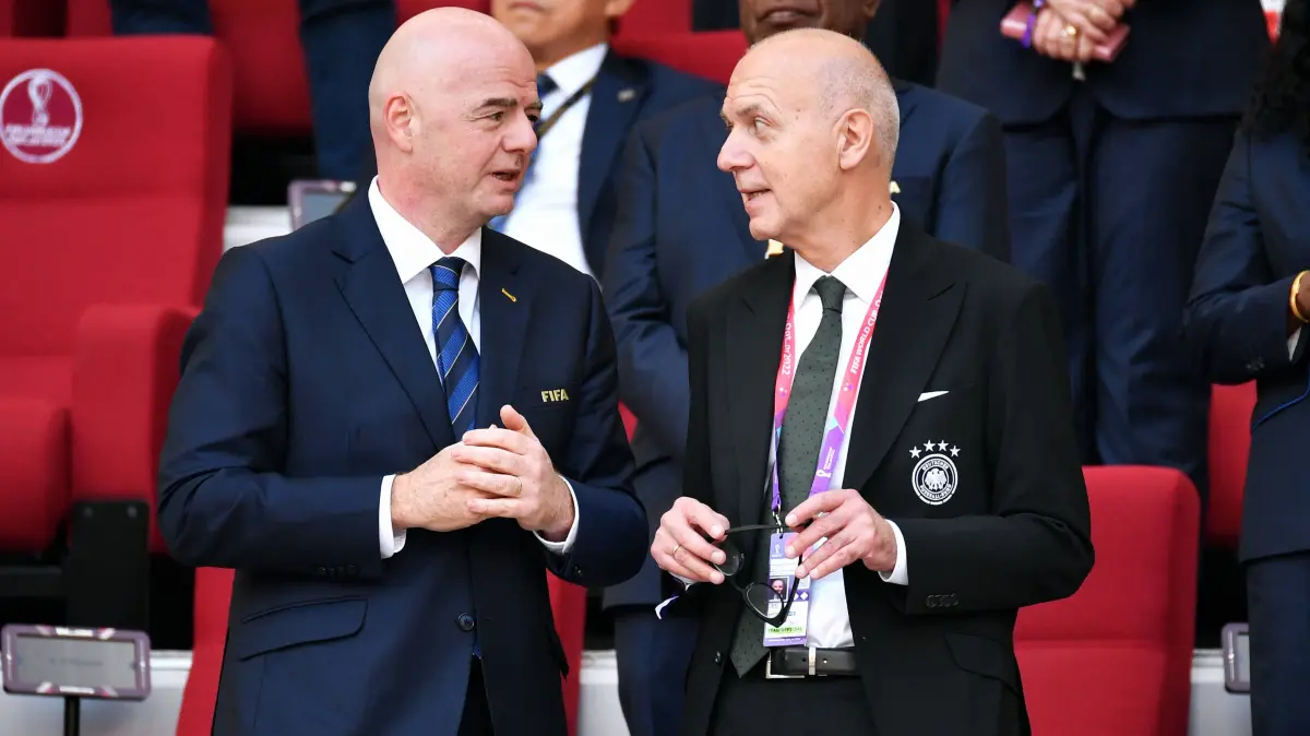 Fussball, Weltmeisterschaft, 2022, Herren, Qatar, Gruppe E, 1. Spieltag, Khalifa International Stadium: Deutschland - Ja: Fussball, Weltmeisterschaft, 2022, Herren, Qatar, Gruppe E, 1. Spieltag, Khalifa International Stadium: Deutschland - Japan 1:2 FIFA Präsident Gianni Infantino und DFB-Präsident Bernd Neuendorf GER. FIFA REGULATIONS PROHIBIT ANY USE OF PHOTOGRAPHS AS IMAGE SEQUENCES AND/OR QUASI-VIDEO *** Football, World Cup, 2022, Men, Qatar, Group E, 1 Matchday, Khalifa International Stadium Germany Japan 1 2 FIFA President Gianni Infantino and DFB President Bernd Neuendorf GER FIFA REGULATES PROHIBIT ANY USE OF PHOTOGRAPHS AS IMAGE SEQUENCES AND OR QUASI VIDEO