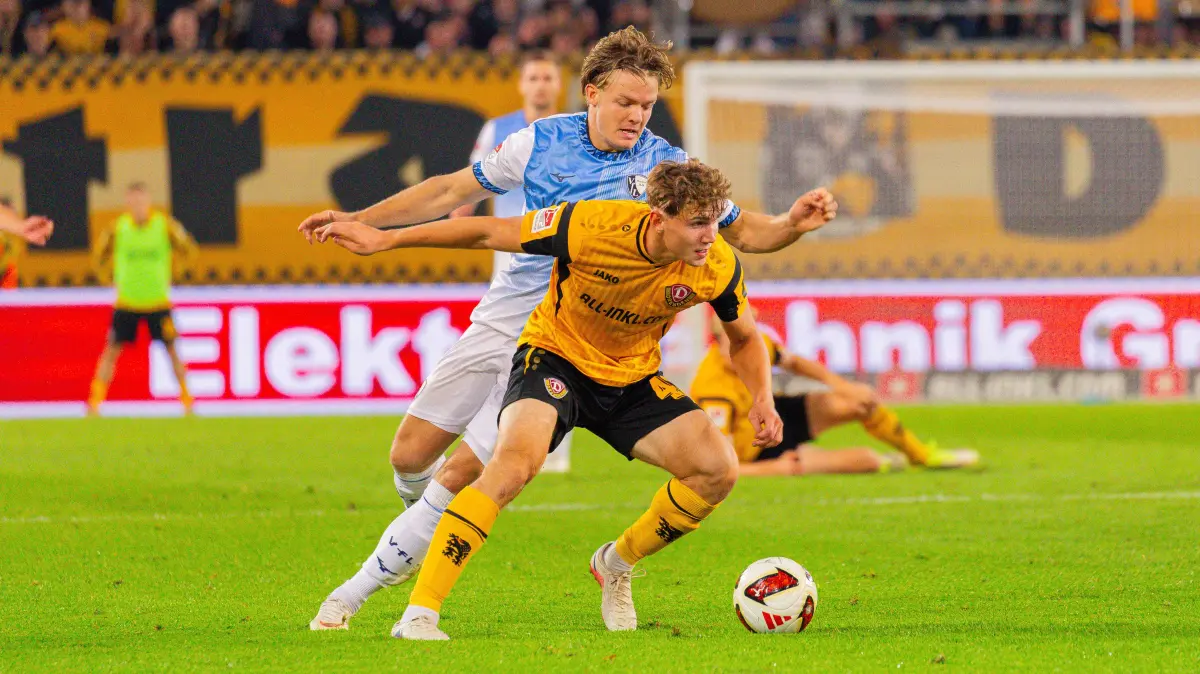 Deutschland: 2.Bundesliga, Saison 2026/2027, 05.09.2026, 4. Spieltag, SG Dynamo Dresden vs VfL Bochum, Rudolf-Harbig-Sta: Deutschland: 2.Bundesliga, Saison 2026/2027, 05.09.2026, 4. Spieltag, SG Dynamo Dresden vs VfL Bochum, Rudolf-Harbig-Stadion : Christian Rasmussen VfL Bochum, 7 im Zweikampf gegen Friedrich Müller SG Dynamo Dresden, 42 *** Germany 2. Bundesliga, 20262027 Season, September 5, 2026, Matchday 4, SG Dynamo Dresden vs. VfL Bochum, Rudolf Harbig Stadium Christian Rasmussen VfL Bochum, 7, in a tackle against Friedrich Müller SG Dynamo Dresden, 42 Copyright: xMichellexLukax