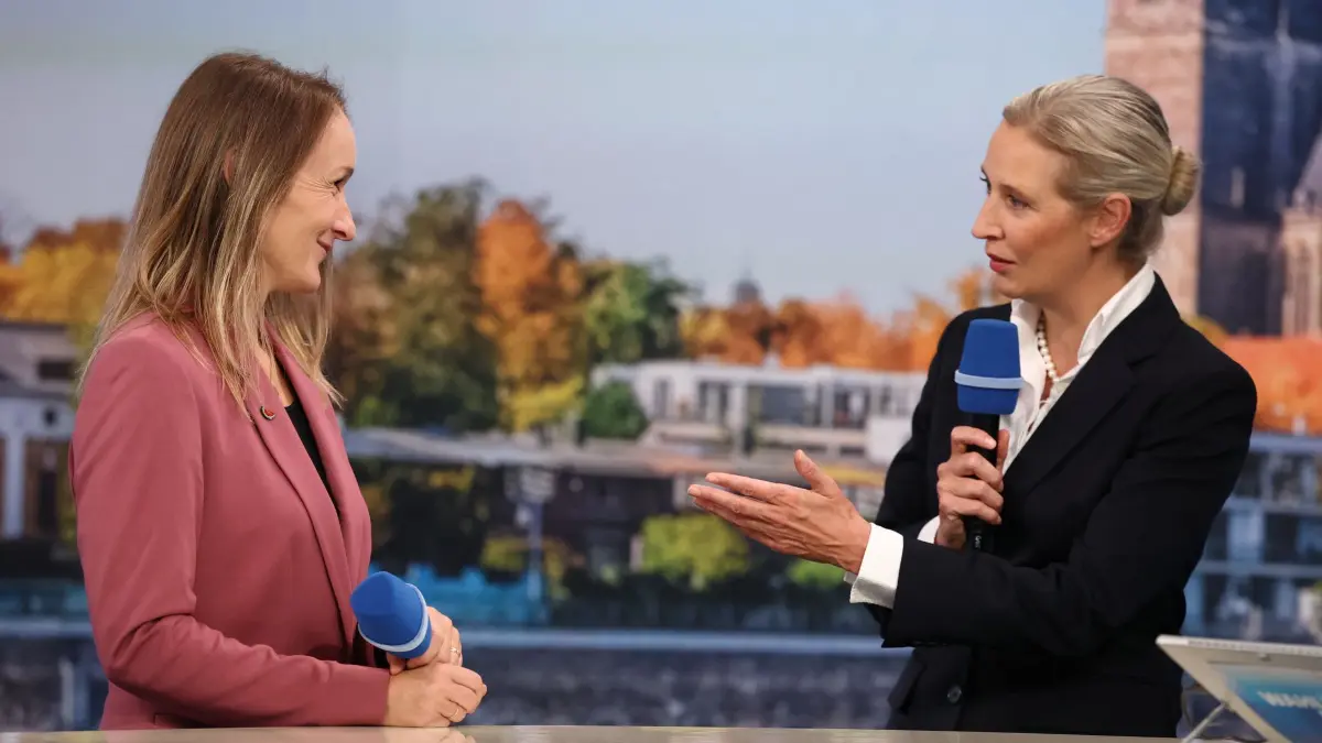 Landtagswahl in Sachsen-Anhalt - ARD-Wahlstudio: 06.09.2026, Sachsen-Anhalt, Magdeburg: Claudia Wittig (BSW), Spitzenkandidatin des BSW Sachsen-Anhalt (l), und Alice Weidel (AfD), Bundesvorsitzende und Co-Vorsitzende der AfD-Bundestagsfraktion im ARD-Wahlstudio in der Messe. Am Sonntag (06.09.2026) wurde in Sachsen-Anhalt ein neuer Landtag gewählt. Foto: Jan Woitas/dpa +++ dpa-Bildfunk +++