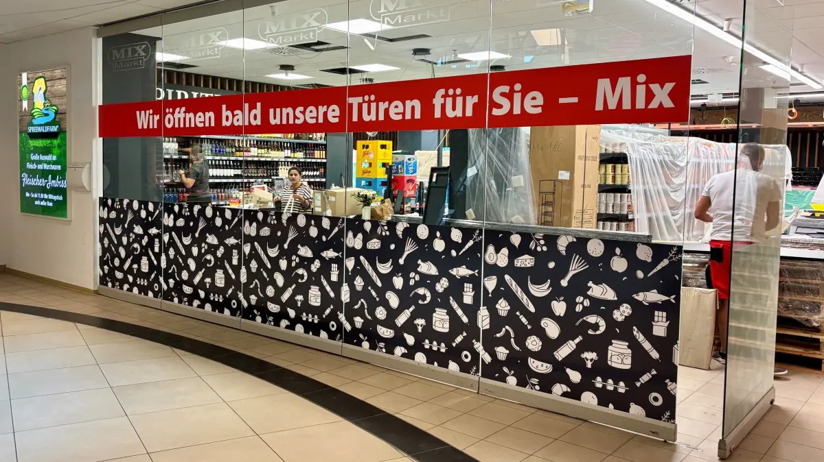 Der Mix Markt im Untergeschoss des Blechen-Carré in Cottbus steht kurz vor der Eröffnung. Damit wird das seit Dezember 2025 leer stehende ehemalige Mäc-Geiz-Geschäft wiederbelebt.