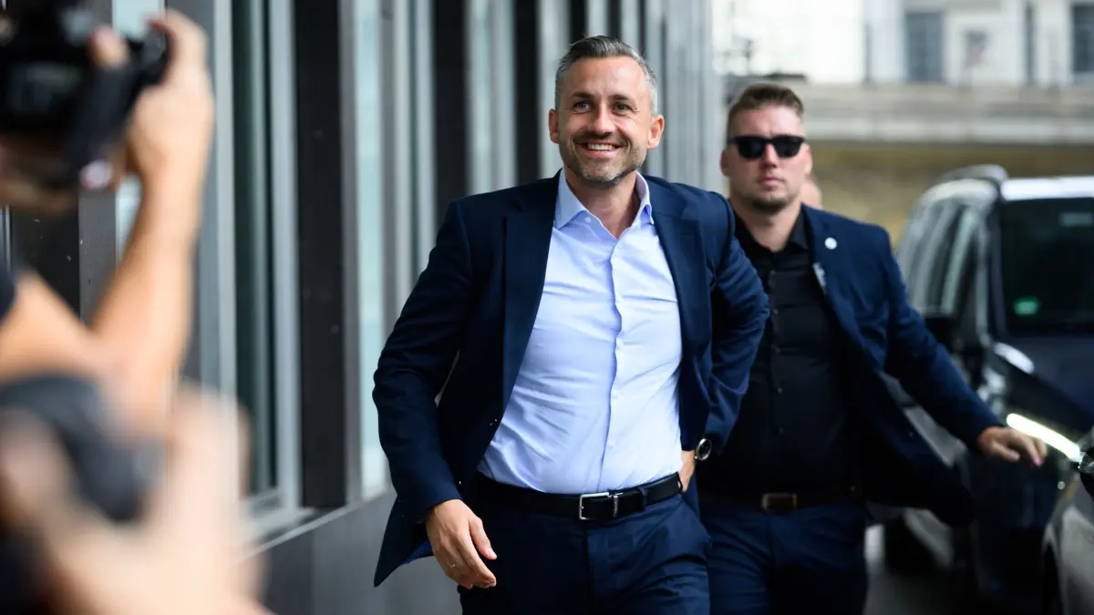 Nach der Landtagswahl in Sachsen-Anhalt - AfD: 07.09.2026, Sachsen-Anhalt, Berlin: Ulrich Siegmund, AfD-Spitzenkandidat in Sachsen-Anhalt, kommt zur Bundespressekonferenz, um sich zum Ergebnis der Landtagswahl in Sachsen-Anhalt zu äußern. (zu dpa: «Umfrage: Viele gegen AfD-Regierung mit anderen Parteien») Foto: Bernd von Jutrczenka/dpa +++ dpa-Bildfunk +++