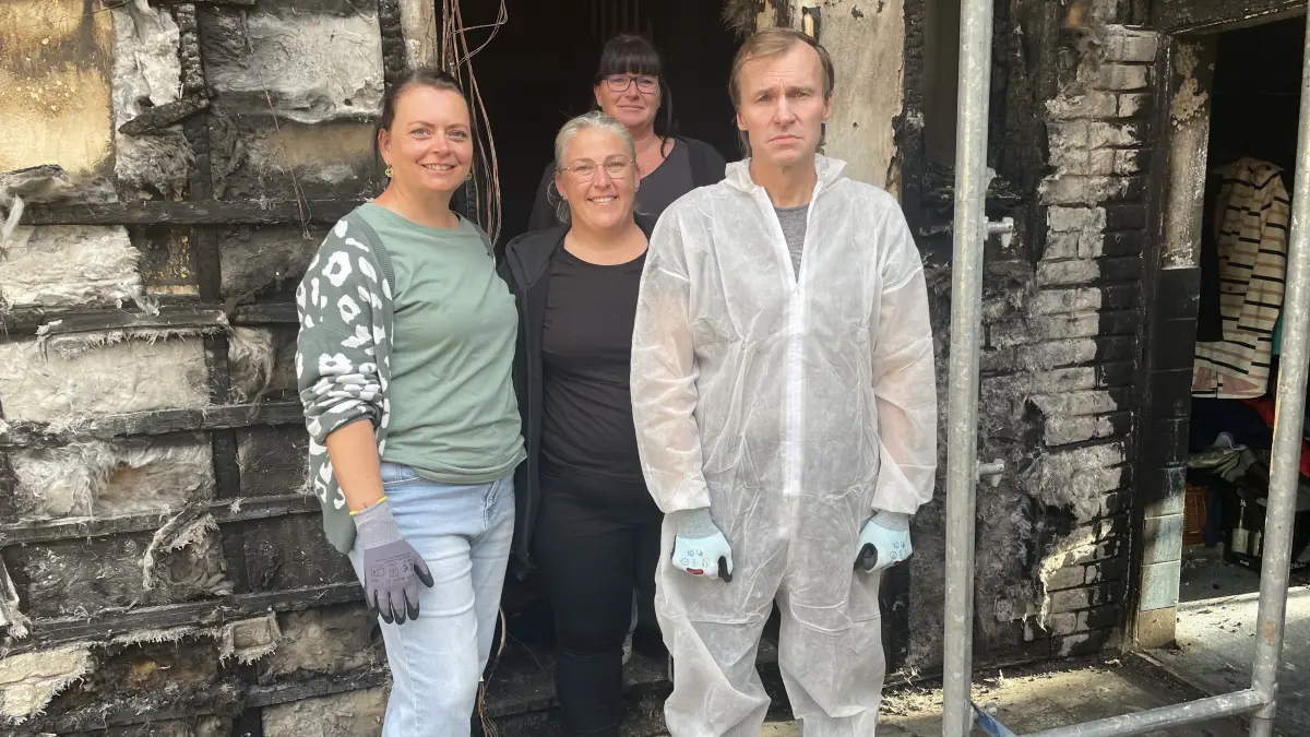 Nach dem Hausbrand in Rückersdorf lassen die Rückersdorfer die Brandopfer nicht im Stich. Im Bild sind Sandra Plath, Joanna Müller, Katrin Ohrisch und Sven Krüger (v.l.). Wie ihre Hilfe konkret aussieht.