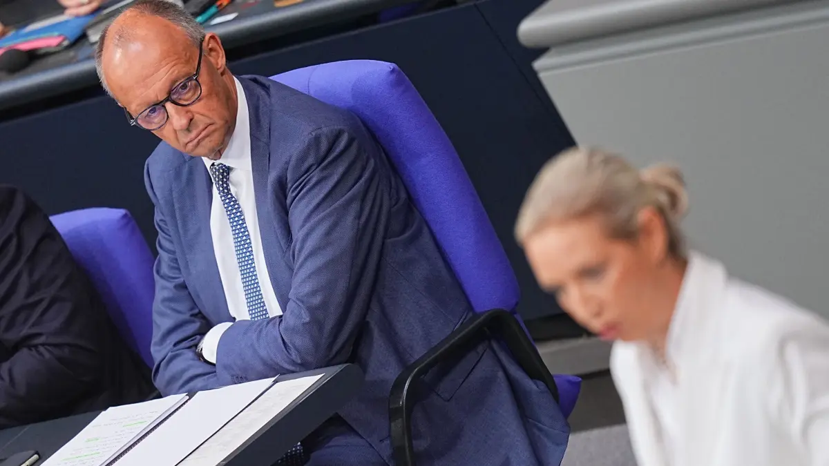 Bundestag - Generalaussprache: 09.09.2026, Berlin: Alice Weidel, Bundesvorsitzende und Fraktionsvorsitzende der AfD, eröffnet neben Bundeskanzler Friedrich Merz (CDU) die Generaldebatte im Rahmen der Haushaltsberatungen im Bundestag. (zu dpa: «Merz attackiert AfD scharf – Weidel sieht Koalition am Ende») Foto: Michael Kappeler/dpa +++ dpa-Bildfunk +++
