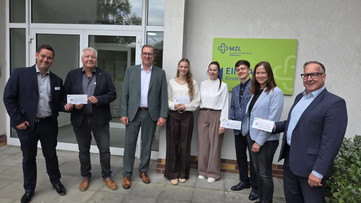 Alexander Erbert (CDU), seit 9. Mai 2026 Landrat von Oberspreewald-Lausitz, diskutierte mit Vertreterinnen und Vertretern des Medizinischen Zentrum Lübbenau (MZL), der Stadtverwaltung sowie den ersten beiden künftigen Medizinstudierenden aus Lübbenau/Spreewald an der Medizinischen Universität Lausitz – Carl Thiem (MUL-CT) über Chancen und Herausforderungen der regionalen Gesundheitsversorgung.