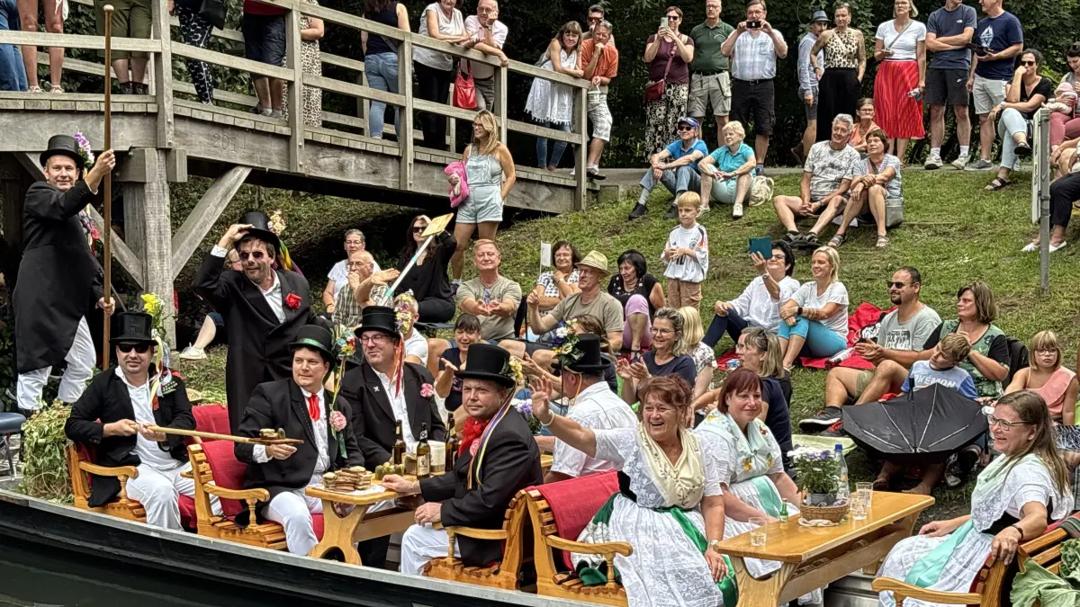 Kahnkorso zum Stadtfest in Lübben im Jahr 2025 mit der Steinkirchener Bauernfastnacht.