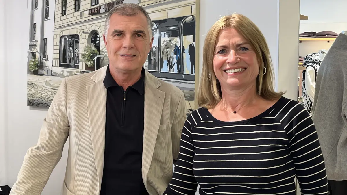 Michael und Andrea Hiersemann führen gemeinsam ihren Modeladen Drey-House am Gerichtsplatz in Cottbus.