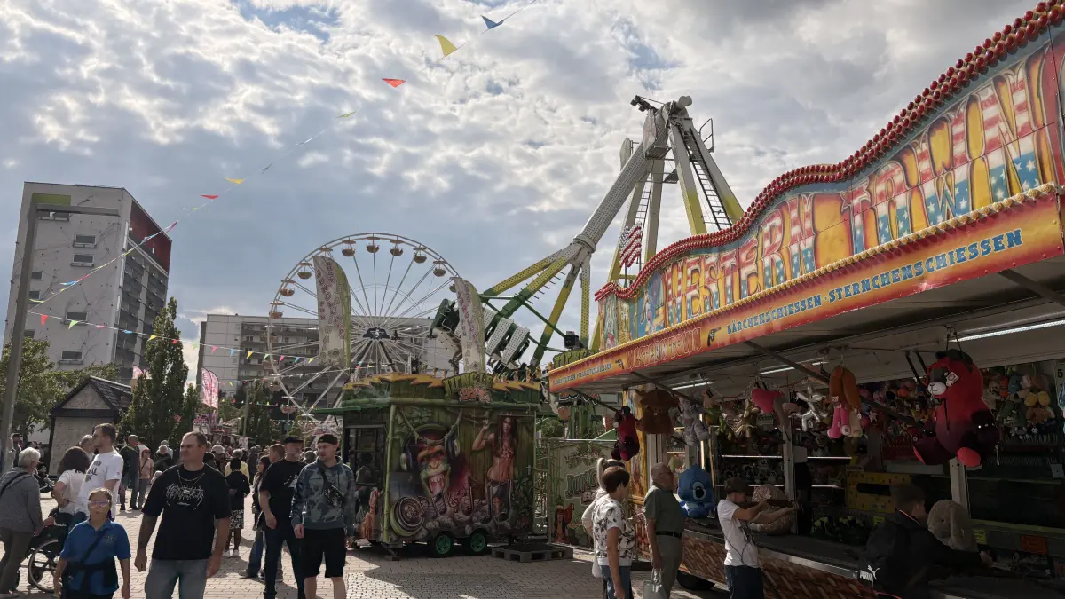 Sonne und Wolken sorgten für schöne Stimmung auf dem Rummel des Stadtfest Hoyerswerda.