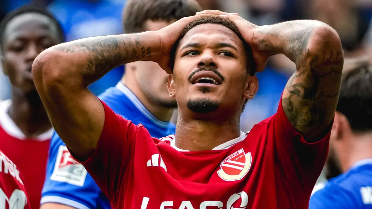 Fussball 2.Bundesliga, Karlsruher SC - Energie Cottbus: 13.09.2026, xwppx, Fussball 2.Bundesliga, Karlsruher SC - Energie Cottbus v.l. Justin Butler Energie Cottbus vergibt das 0:4 DFL/DFB REGULATIONS PROHIBIT ANY USE OF PHOTOGRAPHS as IMAGE SEQUENCES and/or QUASI-VIDEO Karlsruhe *** September 13, 2026, xwppx, Soccer 2. Bundesliga, Karlsruher SC vs. Energie Cottbus, Justin Butler. Energie Cottbus squanders the 04 lead. DFL and DFB regulations prohibit any use of photographs as image sequences and/or quasi-video. Karlsruhe