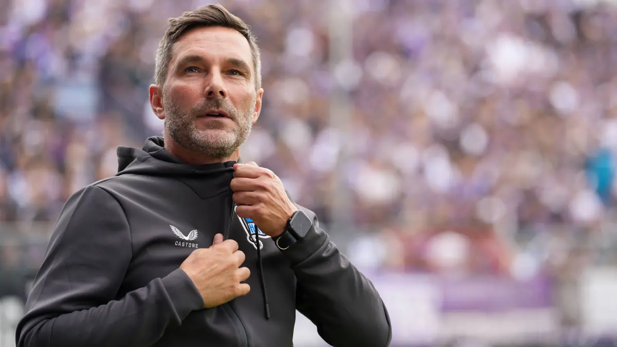GER, VfL Osnabrück - Hertha BSC, 2. Bundesliga, 5. Spieltag, 13.09.2026: Stefan Leitl Hertha BSC, Cheftrainer vor dem Spiel. GER, VfL Osnabrück vs Hertha BSC, 2. Bundesliga, 5. Spieltag, Saison 2026-27, Bremer Brücke, Osnabrück, 13.09.2026 DFL REGULATIONS PROHIBIT ANY USE OF PHOTOGRAPHS AS IMAGE SEQUENCES AND/OR QUASI-VIDEO Foto: HMB Media / Scott W. Coleman *** Stefan Leitl, Hertha BSC, head coach, pre-game comments GER, VfL Osnabrück vs. Hertha BSC, 2. Bundesliga, Matchday 5, 202627 season, Bremer Brücke, Osnabrück, September 13, 2026 DFL REGULATIONS PROHIBIT ANY USE OF PHOTOGRAPHS AS IMAGE SEQUENCES AND/OR QUASI-VIDEO Photo: HMB Media, Scott W. Coleman Copyright: HMBxMedia/xScottxW.xColeman