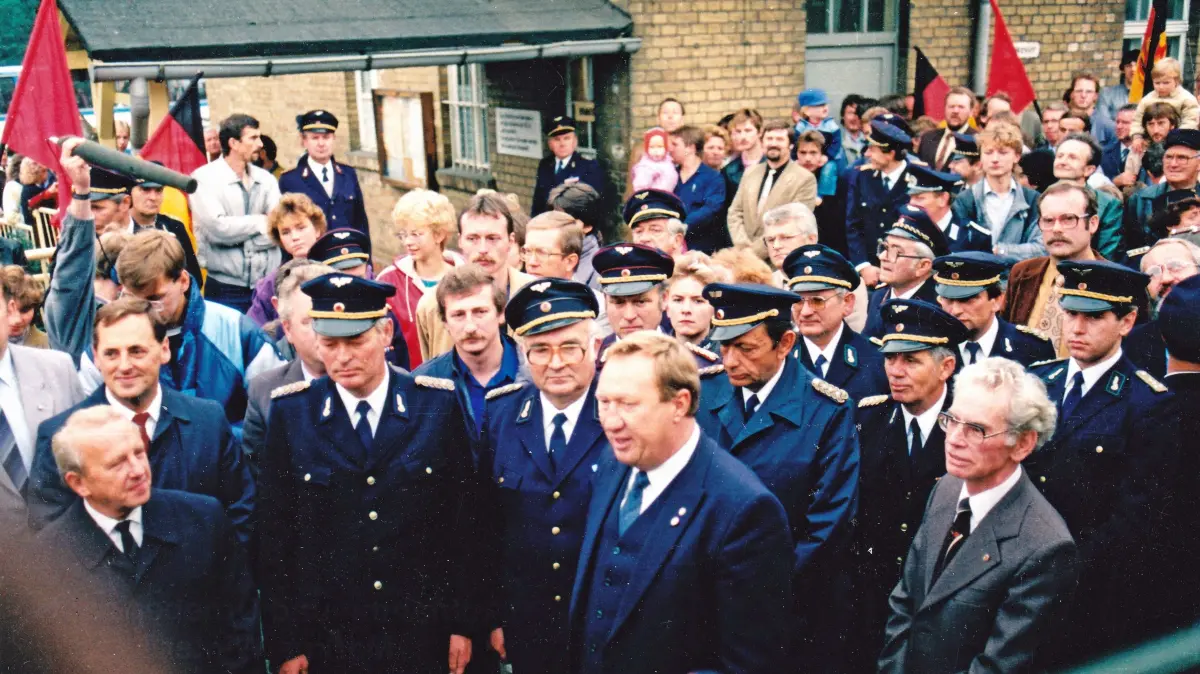 Begrüßung der Ehrengäste am Bahnsteig 1 in Falkenberg/Elster im Jahr 1986 nach Ankunft des Sonderzuges.