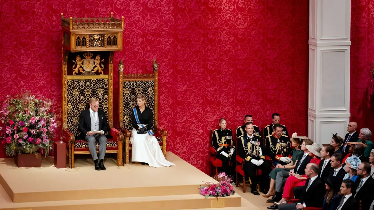 König hält eine Thronrede im Königlichen Theater: 15.09.2026, Niederlande, Den Haag: Der niederländische König Willem-Alexander hält am Prinsjesdag im Königlichen Theater gemeinsam mit Königin Máxima die Thronrede vor den Mitgliedern des Senats und des Repräsentantenhauses. Das neue Arbeitsjahr von Senat und Repräsentantenhaus wird am dritten Dienstag im September eröffnet. Foto: Robin Van Lonkhuijsen/ANP/dpa +++ dpa-Bildfunk +++