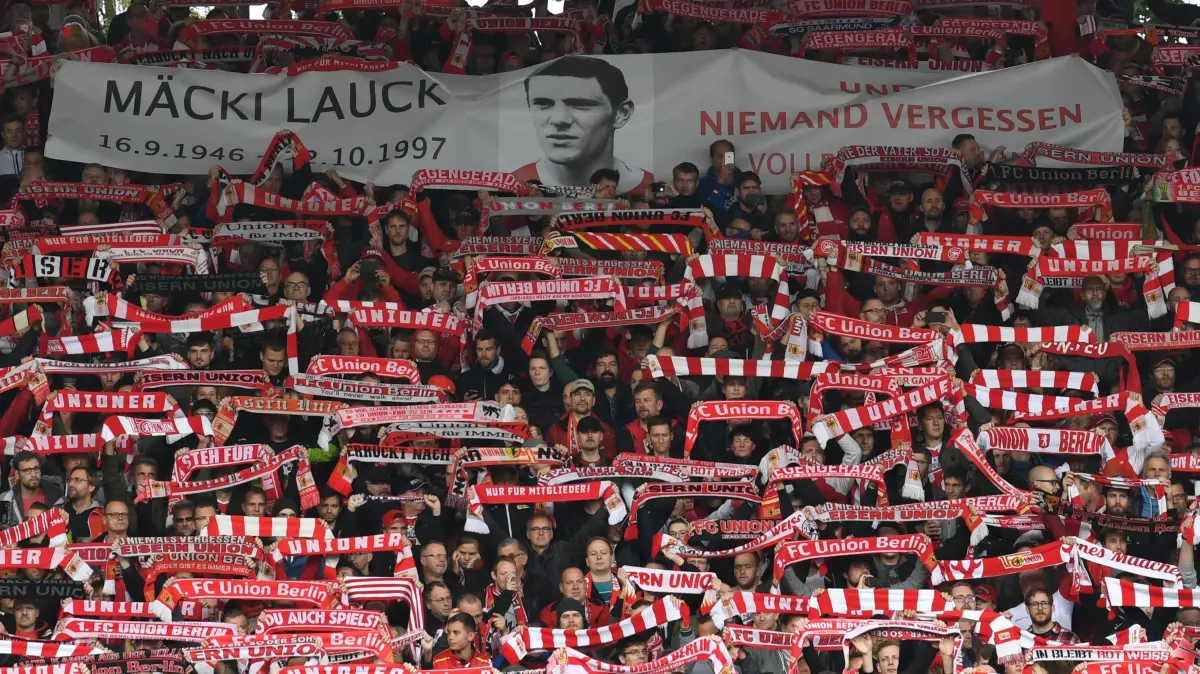 Im Jahr 2017 gedachten die Fans vom 1. FC Union Berlin dem 20. Todestag von Reinhard Lauck. Der war von Energie Cottbus nach Berlin-Köpenick gewechselt.