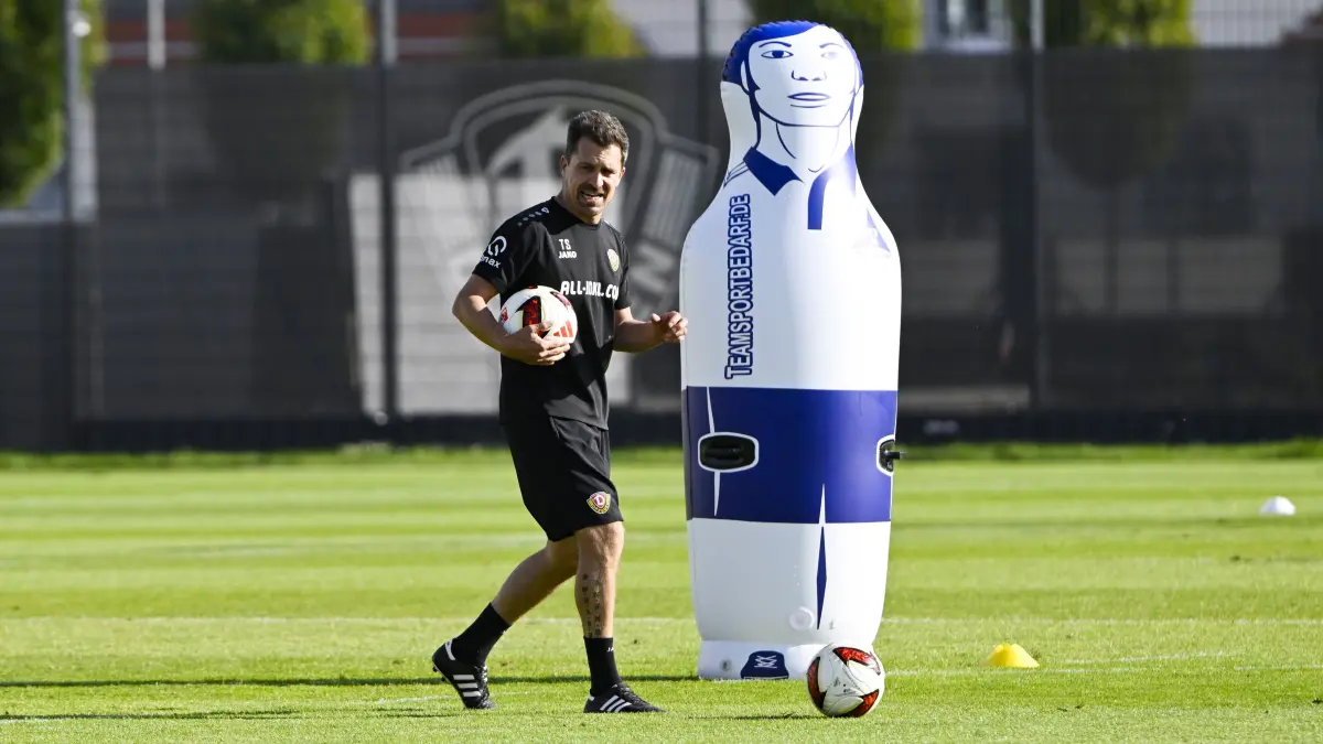 Foto zeigt: Thomas Stamm Trainer Dynamo
Datum: 150626
Dynamo Dresden Training im Trainingszentrum TZ AOK plus Walter-Fritzsch-Akademie 2. Liga
