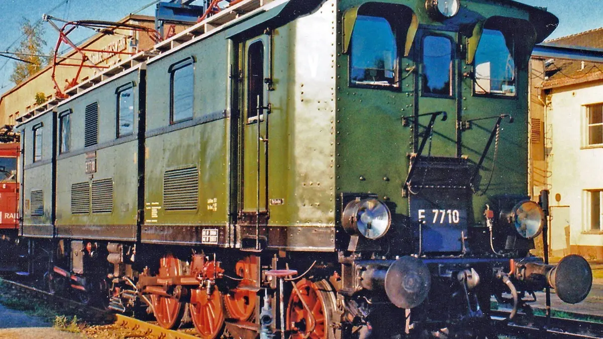 Die letzte betriebsfähige E-Lok, E77 10, mit Stangenantrieb, gebaut 1925 bei Krauss & Comp. München.