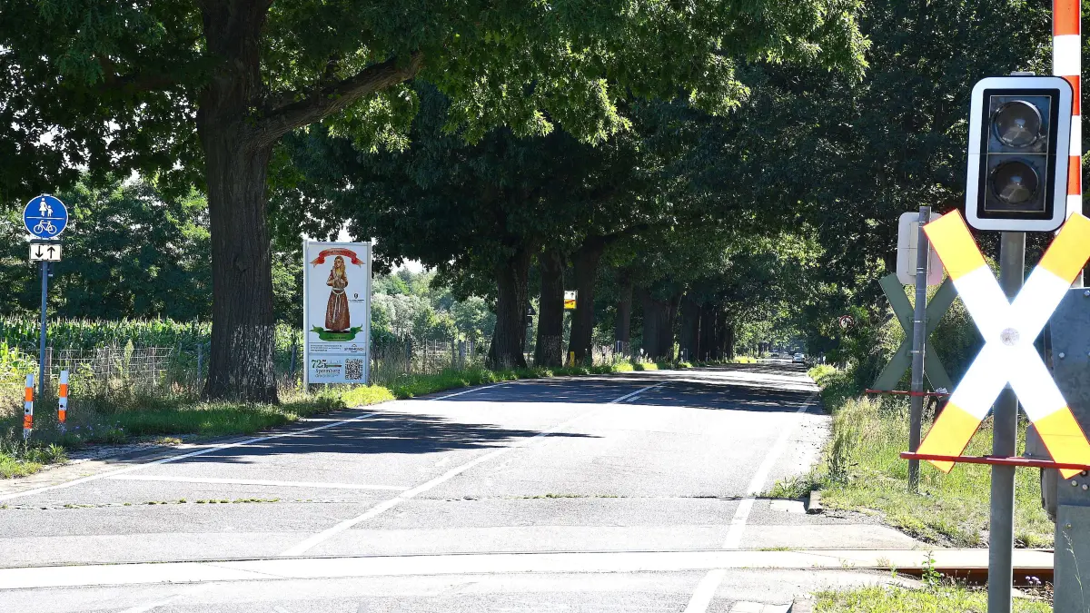 Der Bahnübergang an der Muskauer Straße (b156) in Spremberg wird für zwei Tage voll gesperrt. Das hat diese Folgen für die Fahrer auf der Hauptverkehrsachse aus Richtung Bad Muskau in die Stadt.