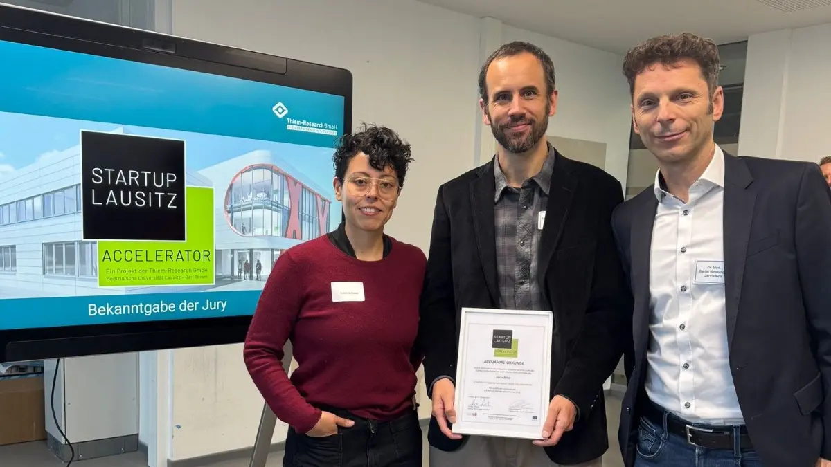Gabriela Ruano, Estanislao Gonzalez und Prof. Daniel Messroghli (v.l.n.r.) wollen es Patienten und Ärzten in Zukunft erleichtern, mit medizinischen Daten umzugehen. Das junge Start-up ist dabei, eine neue App dafür zu entwickeln.