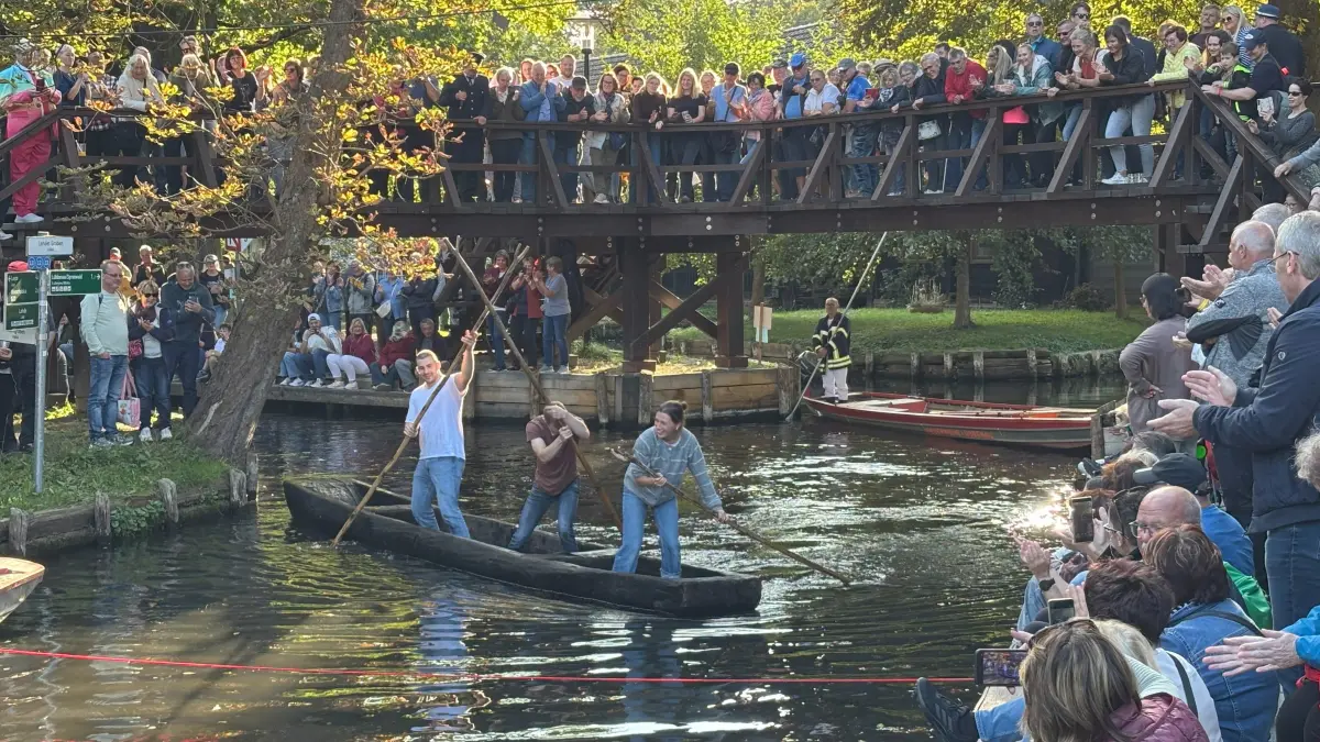 Einbaum-Wettfahren beim Lehde-Fest 2025