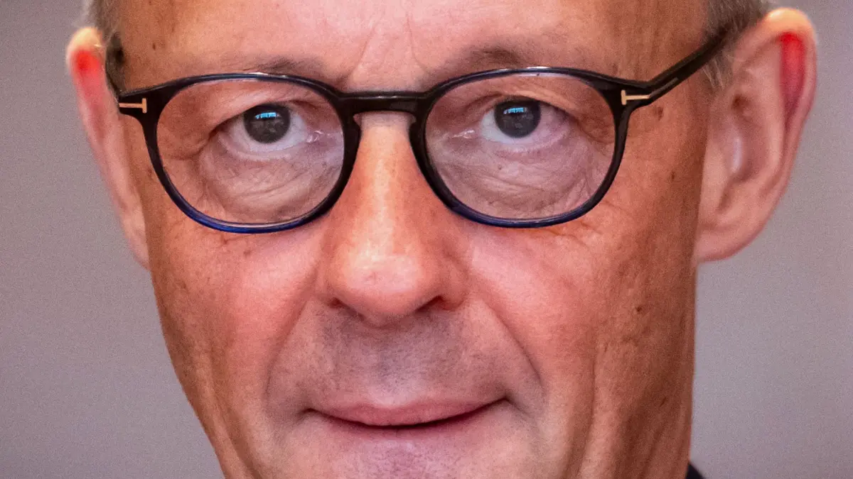 Bundeskabinett: Bundeskanzler Friedrich Merz (CDU) kommt zur Sitzung des Bundeskabinetts im Kanzleramt. (zu dpa: «Fast jeder Zweite erwartet Kanzlerwechsel vor Jahresende»)