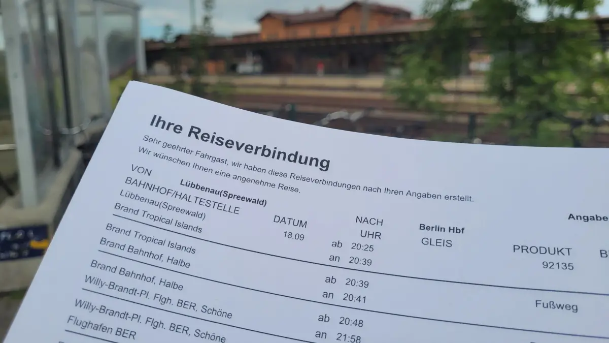 Die Reiseverbindung von Lübbenau nach Berlin am ersten Tag des Schienenersatzverkehrs für den RE2 und den RE20.