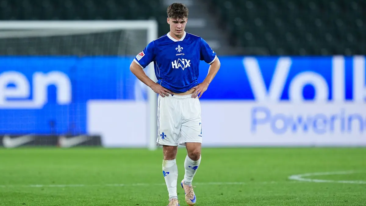 2. Bundesliga, VfL Wolfsburg - SV Darmstadt 98: 18.09.2026, xydrx, Herren, Fußball, 2.Bundesliga, VfL Wolfsburg - SV Darmstadt 98, Saison 2026 2027, Volkswagen Arena: Noah Weißhaupt SV Darmstadt 98, 7 enttäuscht nach der Niederlage DFB regulations prohibit any use of photographs as image sequences and or quasi-video. *** September 18, 2026, xydrx, Men s, Soccer, 2. Bundesliga, VfL Wolfsburg vs. SV Darmstadt 98, 20262027 season, Volkswagen Arena: Noah Weißhaupt of SV Darmstadt 98, 7, disappointed after the loss. DFB regulations prohibit any use of photographs as image sequences and/or quasi-video. Copyright: HMBxMedia/YannisxDreimann