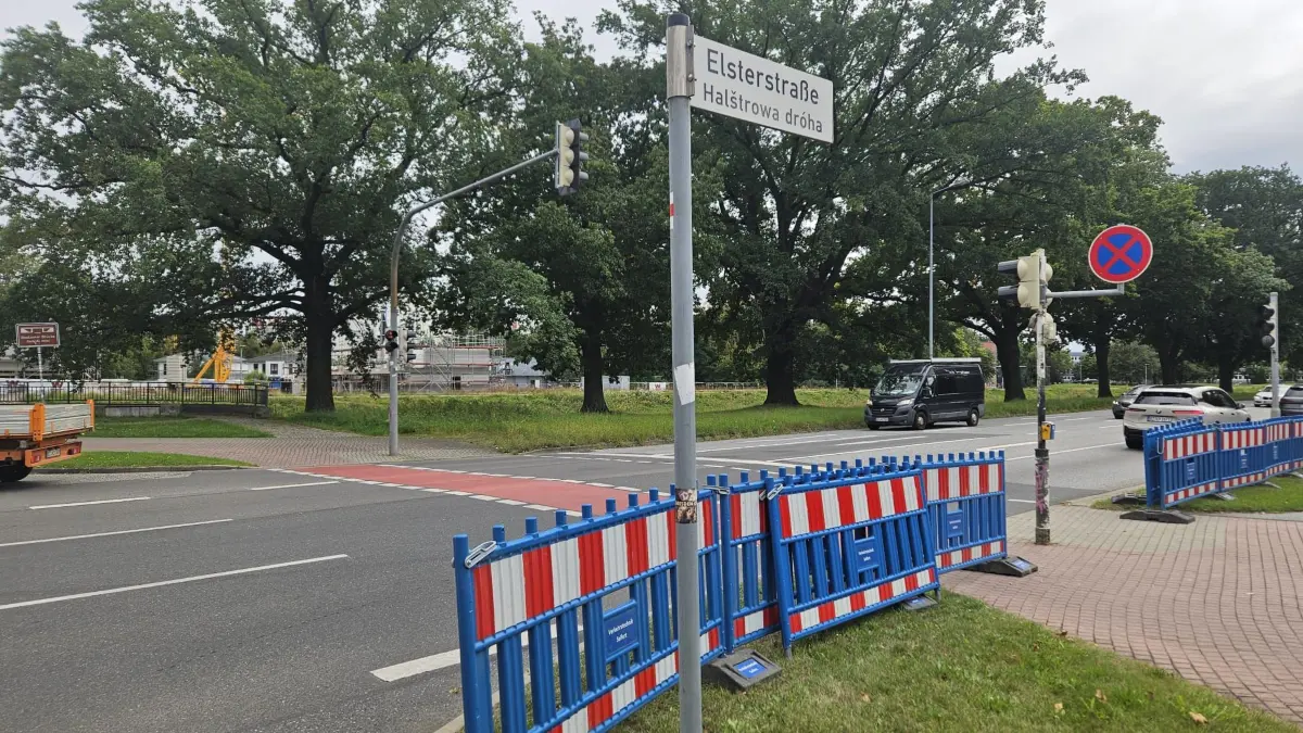 Bald Baustelle: An der Brücke Bautzener Straße beginnt die Sperrung des Straßenabschnitts der Elsterstraße / B97 entlang bis zur Görlitzer Brücke