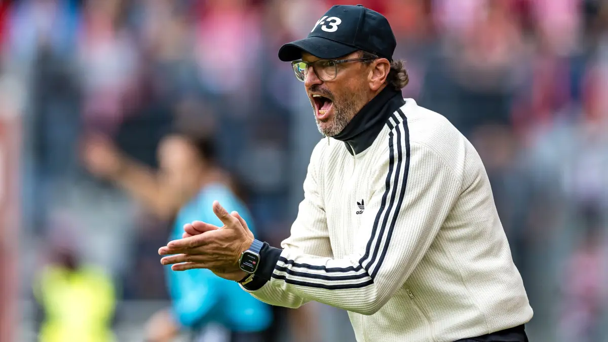 Energie Cottbus - FC St. Pauli: Fußball, Männer: 2. Bundesliga, Energie Cottbus - FC St. Pauli, 6. Spieltag, LEAG Energie Stadion. Trainer Claus-Dieter Wollitz (FC Energie Cottbus) reagiert.