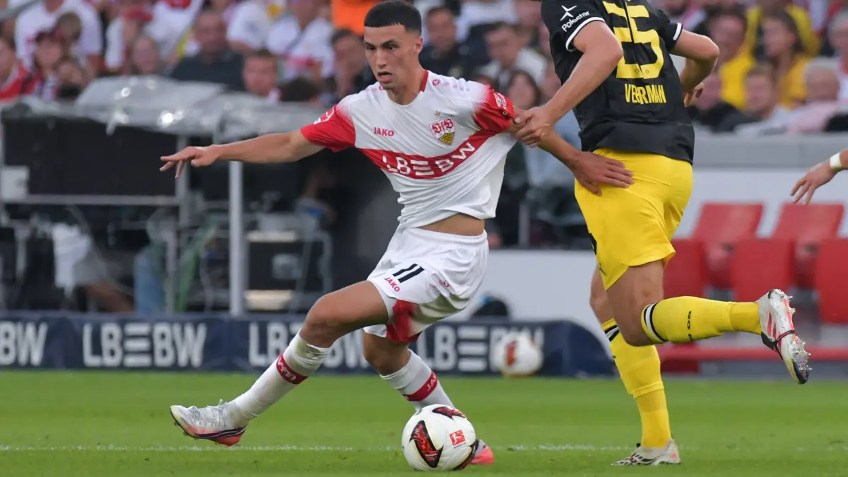 Fussball 1.Bundesliga, VfB Stuttgart - Borussia Dortmund: 19.09.2026, xblx, Fussball 1.Bundesliga, VfB Stuttgart - Borussia Dortmund v.l. Bilal El Khannouss VfB Stuttgart, Joey Veerman Borussia Dortmund DFL/DFB REGULATIONS PROHIBIT ANY USE OF PHOTOGRAPHS as IMAGE SEQUENCES and/or QUASI-VIDEO Stuttgart *** September 19, 2026, xblx, Soccer, Bundesliga 1, VfB Stuttgart vs. Borussia Dortmund, Bilal El Khannouss VfB Stuttgart, Joey Veerman Borussia Dortmund. DFL and DFB regulations prohibit any use of photographs as image sequences and/or quasi-video. Stuttgart