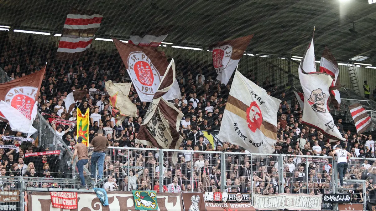 Fussball 2. Bundesliga 2026/2027 FC Energie Cottbus - FC St. Pauli: St. Pauli-Fans