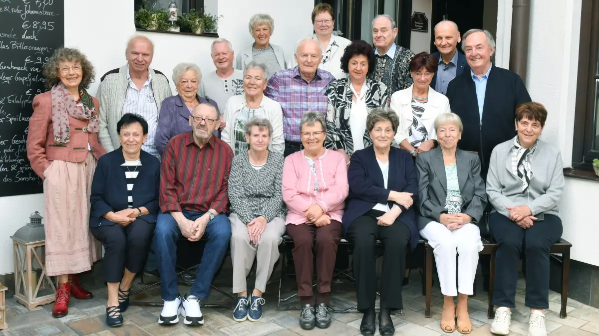 Club der ewig jung Gebliebenen – Klassentreffen der 80-Jährigen : Club der ewig jung Gebliebenen – Klassentreffen der 80-Jährigen in Elsterwerda
- Club der ewig jung Gebliebenen