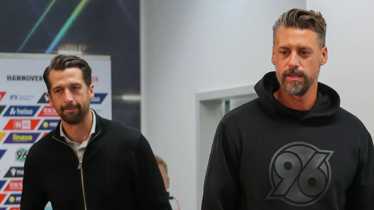 Fussball - 2.Bundesliga Hannover 96 - Pressekonferenz mit Trainer Sandro Wagner: 21.09.2026, xtgx, Fussball - 2.Bundesliga Hannover 96 - Pressekonferenz mit Trainer Sandro Wagner emspor, v.l. Jonas Boldt Hannover, Geschäftsführer und Sandro Wagner DFL/DFB REGULATIONS PROHIBIT ANY USE OF PHOTOGRAPHS as IMAGE SEQUENCES and/or QUASI-VIDEO Hannover *** September 21, 2026, xtgx, Soccer, 2. Bundesliga, Hannover 96, press conference with coach Sandro Wagner, emspor, from left: Jonas Boldt Hannover, sporting director, and Sandro Wagner. DFL and DFB regulations prohibit any use of photographs as image sequences and/or quasi-video. Hannover