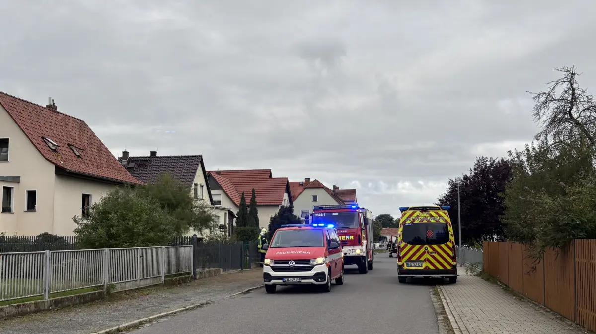 Gasalarm in Ortrand. Feuerwehren des Amts, Rettungsdienst und Netzbetreiber sind vor Ort.