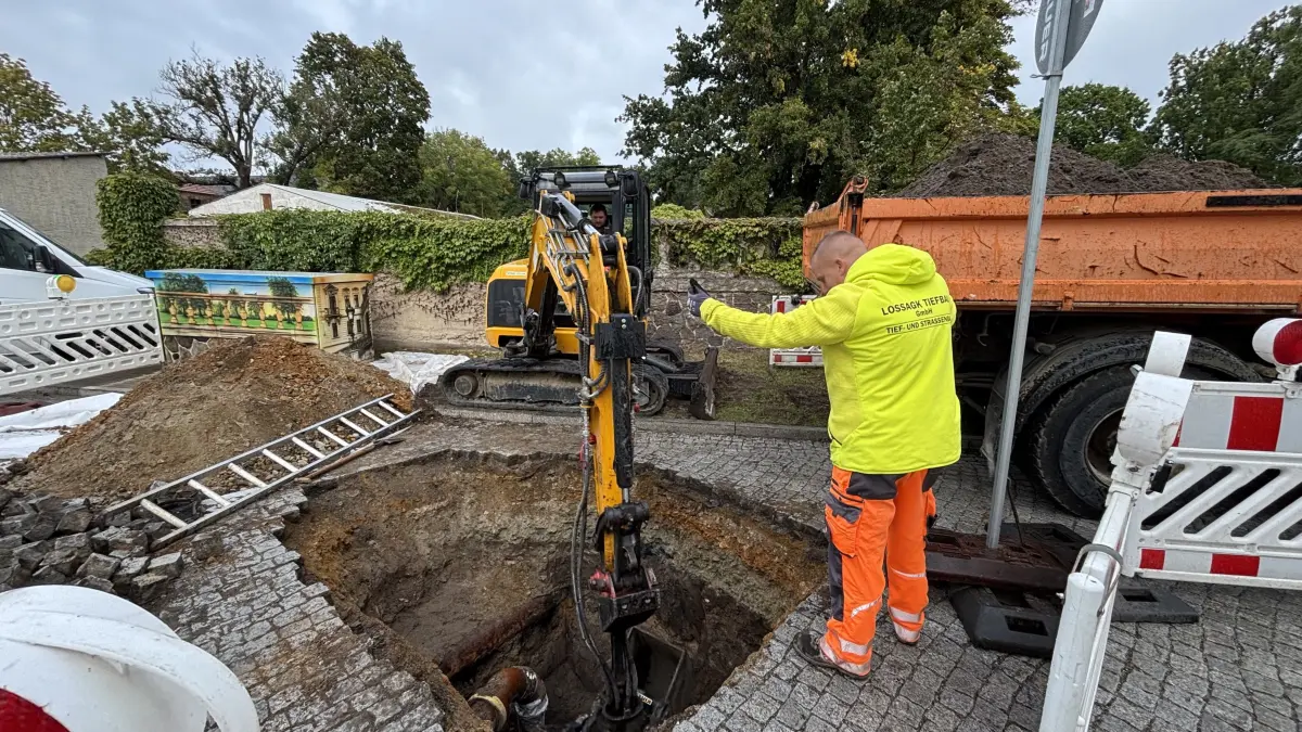 Tiefbauarbeiten in der Mühlenstraße von Großräschen sorgen für eine gesperrte Mühlenstraße.