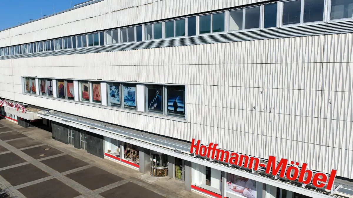 Galeria Forum K: Forum K im ehemaligen Gebäude von Galeria Kaufhof und heutigem Sitz von Hoffmann Möbel in der Karl-Liebknecht-Strasse