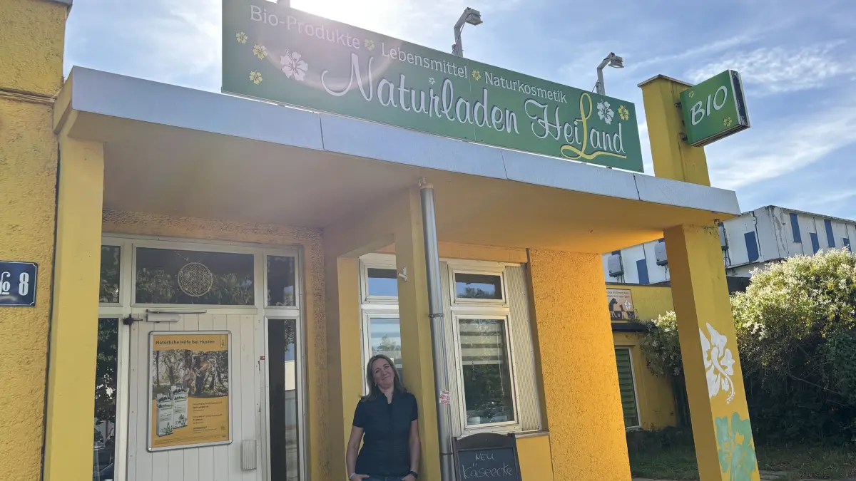 Den Naturladen Heiland in Weißwasser gegenüber vom Kaufland führt Ivonne Heiland nun seit knapp 13 Jahren. Nicht immer ist alles Sonnenschein, deshalb hat sie für den Notfall schon wieder einen Plan B in der Hinterhand.