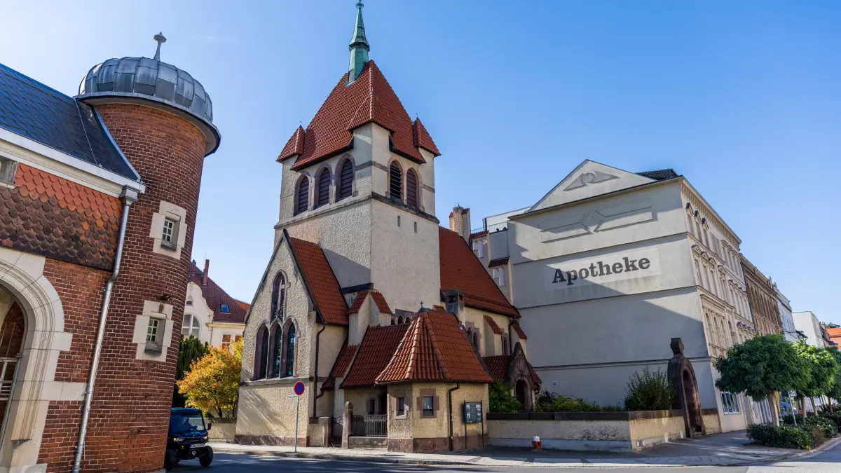 In Guben sind Diebe in die Kirche in der Strapitzstraße eingebrochen und haben sakrale Gegenstände gestohlen.