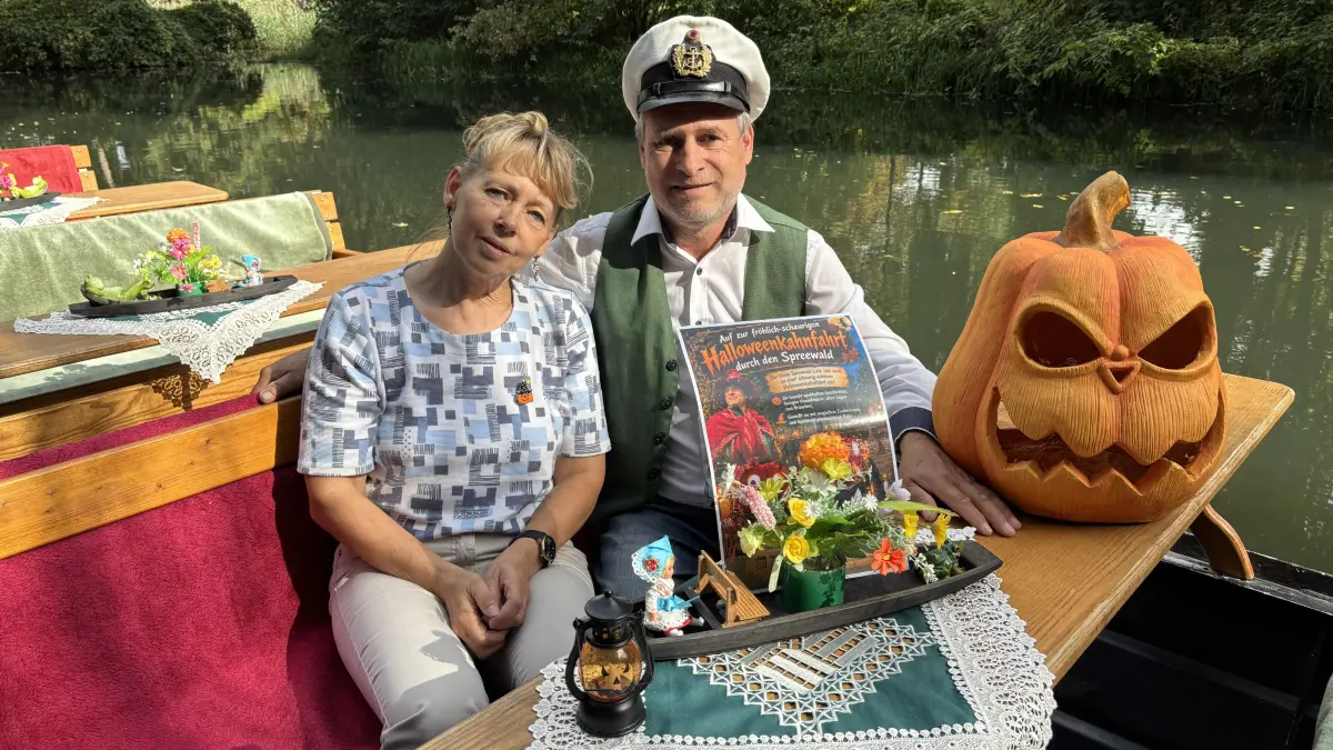Kerstin Junker und Steffen Lehmann bieten Familienkahnfahrten im Herbst in Lübben an