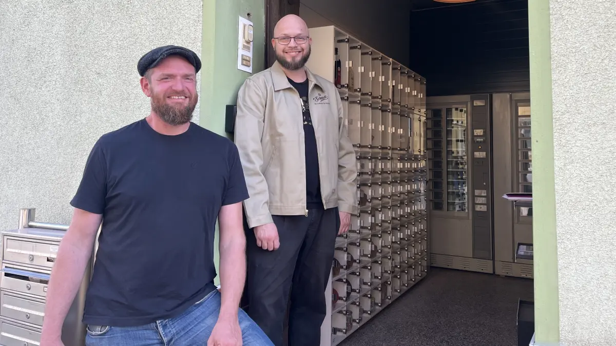 Leinöl-Hersteller Mathias Kloß und Bäckermeister René Lewandowski haben sich zusammengetan und in Ströbitz einen gemeinsamen Automaten aufgestellt. Wie kam die Kooperation zustande, und wie profitieren beide Handwerker davon?