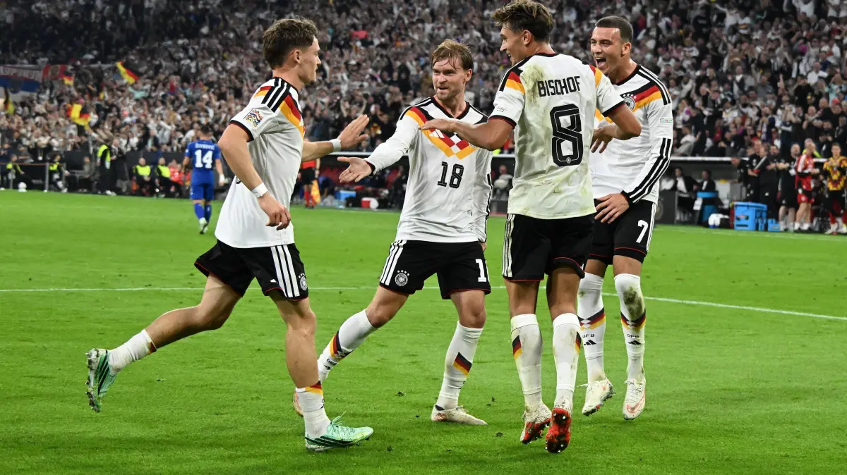 Fussball UEFA Nations League, Deutschland - Serbien: 01.10.2026, xsltx, Fussball UEFA Nations League, Deutschland - Serbien v.l. Torjubel nach dem Tor zum celebrating the goal celebrate 2:0 durch Florian Wirtz Deutsche Fussball Nationalmannschaft DFB München *** October 1, 2026, xsltx, Soccer UEFA Nations League, Germany vs. Serbia, goal celebration after Florian Wirtz scored the 2-0 goal, German National Soccer Team DFB, Munich