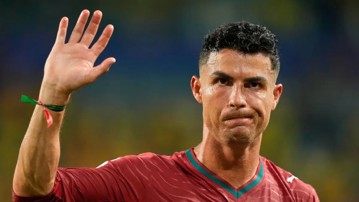 Cristiano Ronaldo: Fußball, Männer: WM, Vorrunde, Gruppe K, 3. Spieltag, Kolumbien - Portugal. Der Portugiese Cristiano Ronaldo (7) winkt nach dem WM-Gruppenspiel. (zu dpa: «Nach dem Ronaldo-Eklat: Das Ende in der Nationalmannschaft?»)