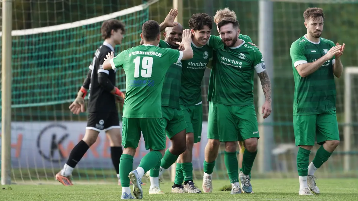 Fussball : Eberswalde, Landespokal Brandenburg, Preussen Eberswalde - Stahl Brandenburg, Patrice Donald Epale Otto, Joel Bustamante Morcillo, Maximilian Knorr und Matthew Joseph Barsalona beim Jubeln
FOTO BENK 03.10.2026