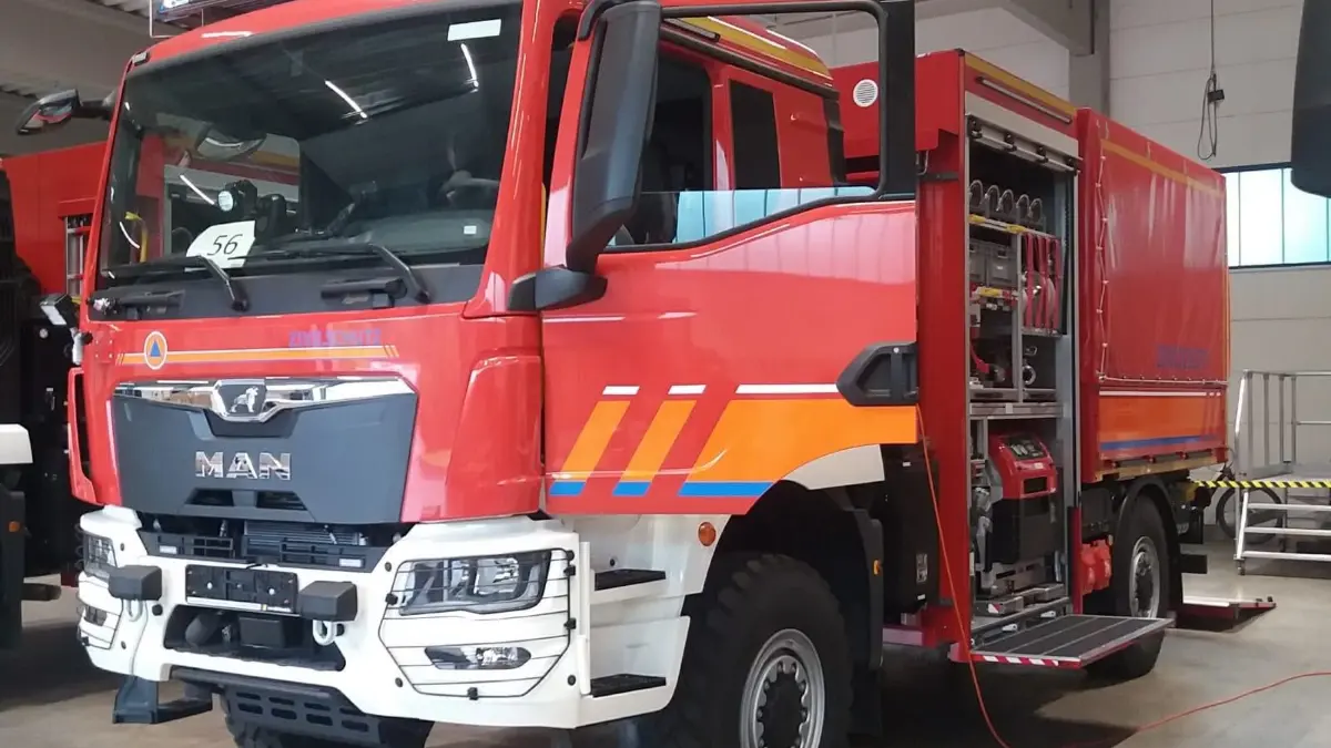 Dieser Spezialwagen der Verbandsgemeinde-Feuerwehr kann bis zu 2000 Meter Schlauch in langsamer Fahrt verlegen.