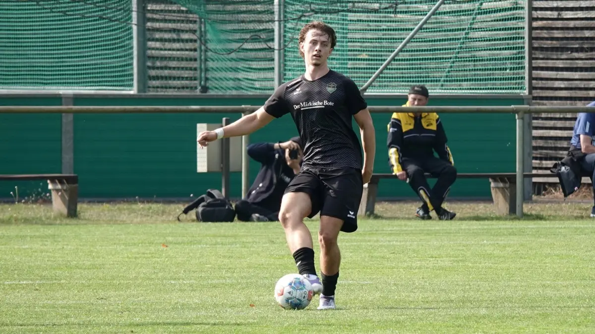 Fußballer Xavier Rumplasch von Wacker-Ströbitz ist neuer Kandidat für Champion der Woche.