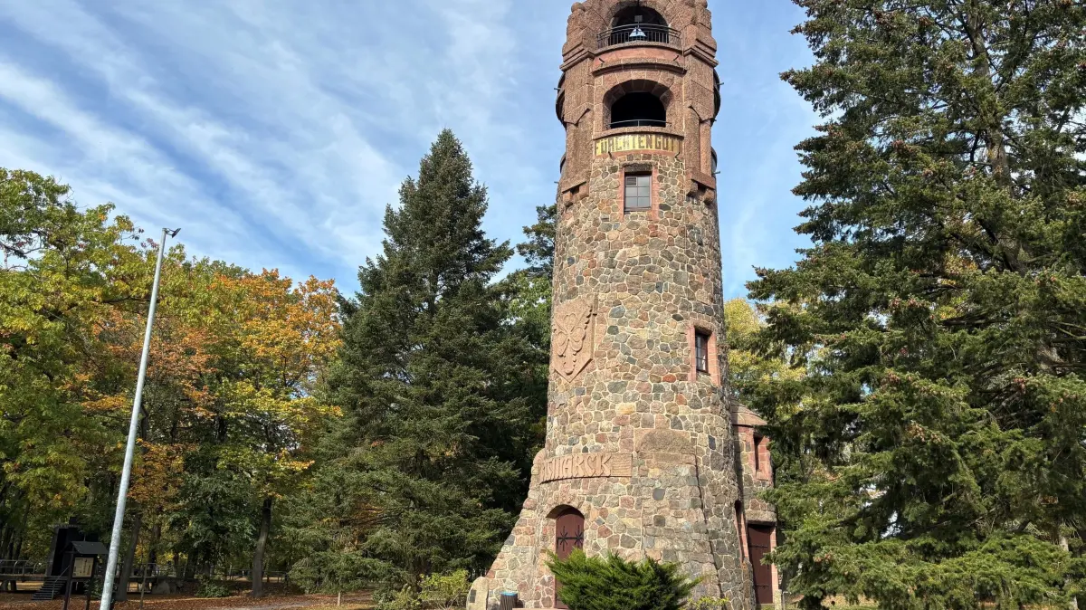 Das Parkgelände auf dem Georgenberg, hier der Bismarckturm, wird in den nächsten Jahren für mehr als acht Millionen Euro aufgewertet. gebaut wird in mehreren Abschnitten.