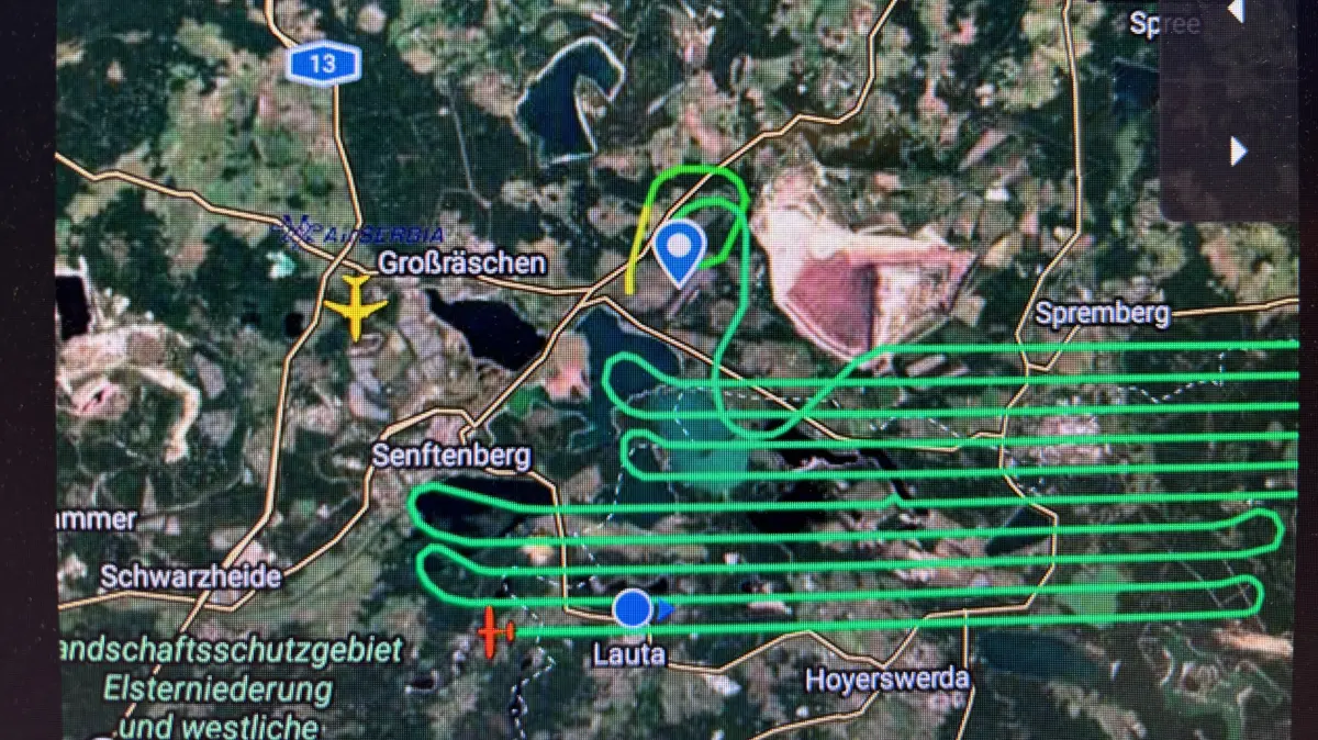 Diese Flugbewegungen in west-östlicher Richtung sind über Lauta und der weiteren Umgebung aufgezeichnet worden. Was steckt dahinter?