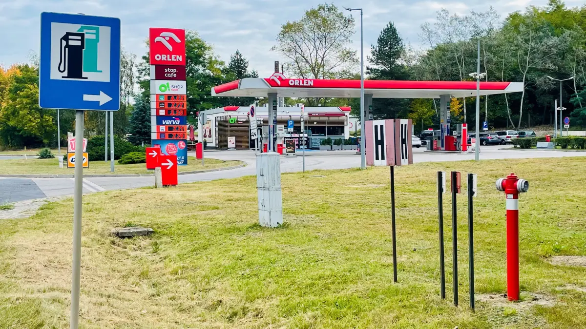 Orlen-Tankstelle in Polen - mit Anzeige