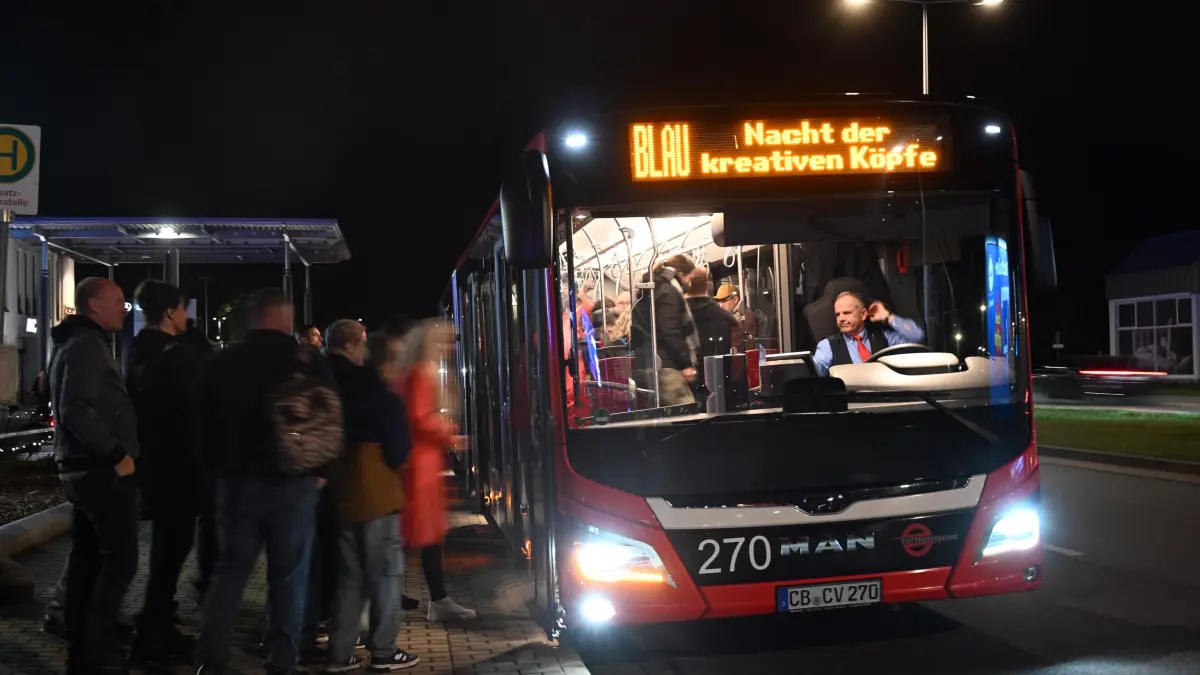 Nacht kreative Köpfe NdK 2026: Entdecken.Staunen.Weiterdenken. Klüger über Nacht - 18. Nacht der kreativen Köpfe in Cottbus
Cottbusverkehr brachte die Nachtschwärmer auch in diesem Jahr mit seinen Shuttle-Bussen zuverlässig von einer Kreativstation zur anderen.
