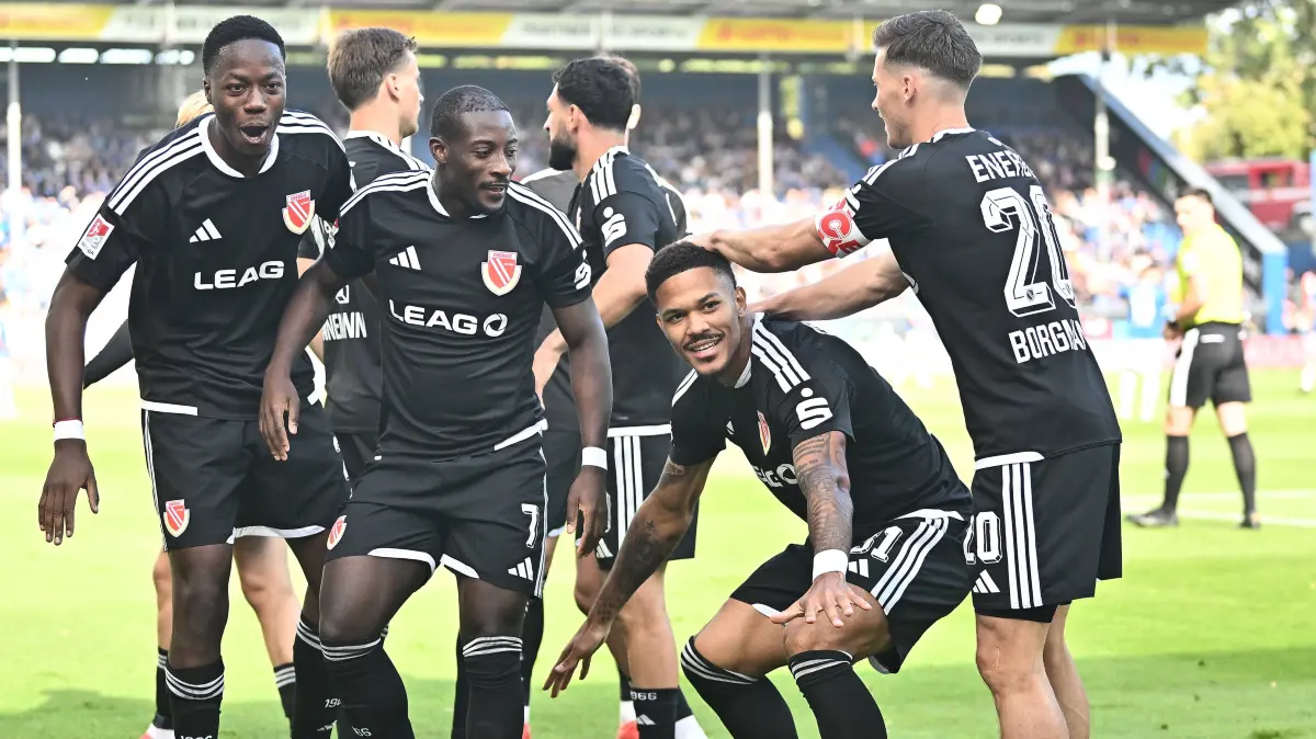 Fussball 2.Bundesliga, SV Darmstadt 98 - Energie Cottbus: 10.10.2026, xfux, Fussball 2.Bundesliga, SV Darmstadt 98 - Energie Cottbus v.l. King Manu FC Engerie Cottbus, Christian Kinsombi FC Engerie Cottbus, Torschuetze / Torschütze Justin Butler FC Engerie Cottbus, Axel Borgmann FC Engerie Cottbus Torjubel, Jubel, Goal celebration, celebrate the goal zum 0:1 jubelnd / bejubelt / jubelt / jubeln / Jubel DFL/DFB REGULATIONS PROHIBIT ANY USE OF PHOTOGRAPHS as IMAGE SEQUENCES and/or QUASI-VIDEO Darmstadt *** October 10, 2026, xfux, Soccer 2. Bundesliga, SV Darmstadt 98 vs. Energie Cottbus, King Manu, FC Energie Cottbus, Christian Kinsombi, FC Energie Cottbus, Goal Scorer Justin Butler, FC Energie Cottbus, Axel Borgmann, FC Energie Cottbus, Goal Celebration, celebration, goal celebration, celebrating the goal to make it 01, cheering, celebrated, cheers, celebration, DFL, DFB REGULATIONS PROHIBIT ANY USE OF PHOTOGRAPHS as IMAGE SEQUENCES and/or QUASI-VIDEO, Darmstadt